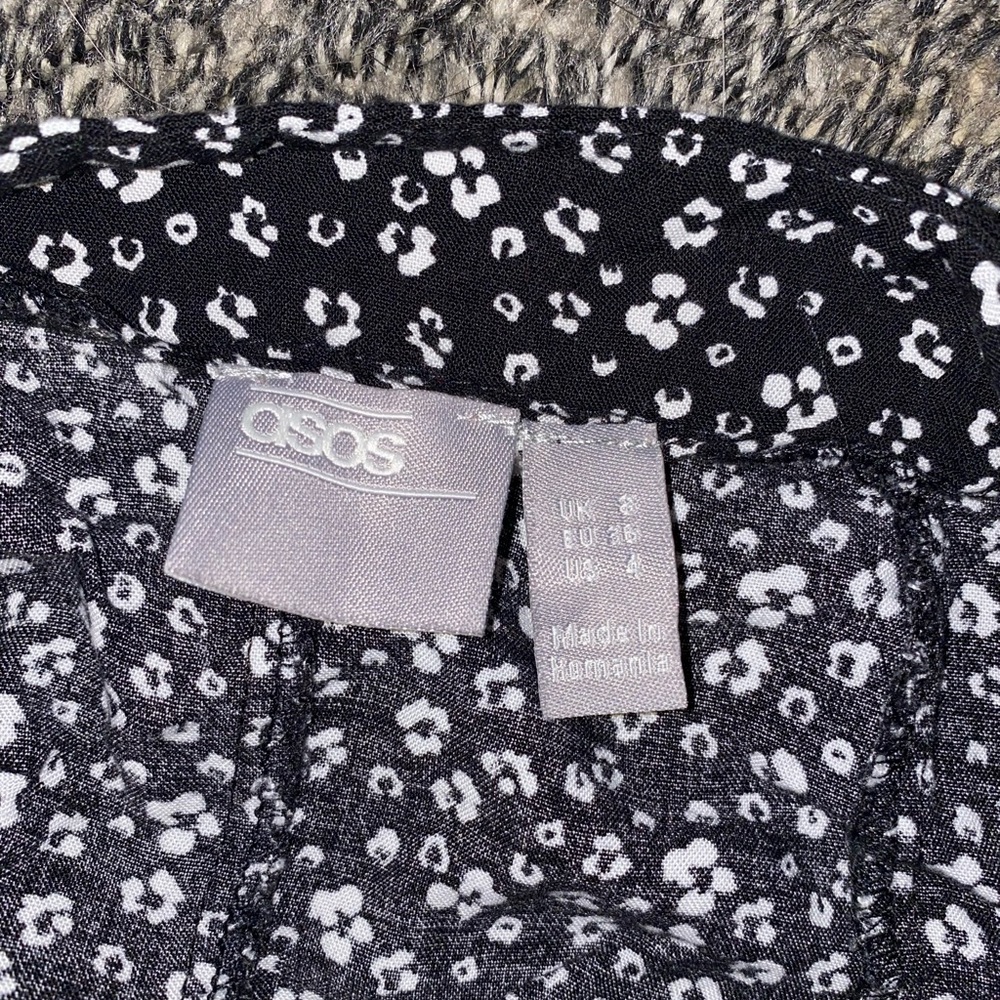 buttoned ASOS mini skirt - Picture 2 of 3